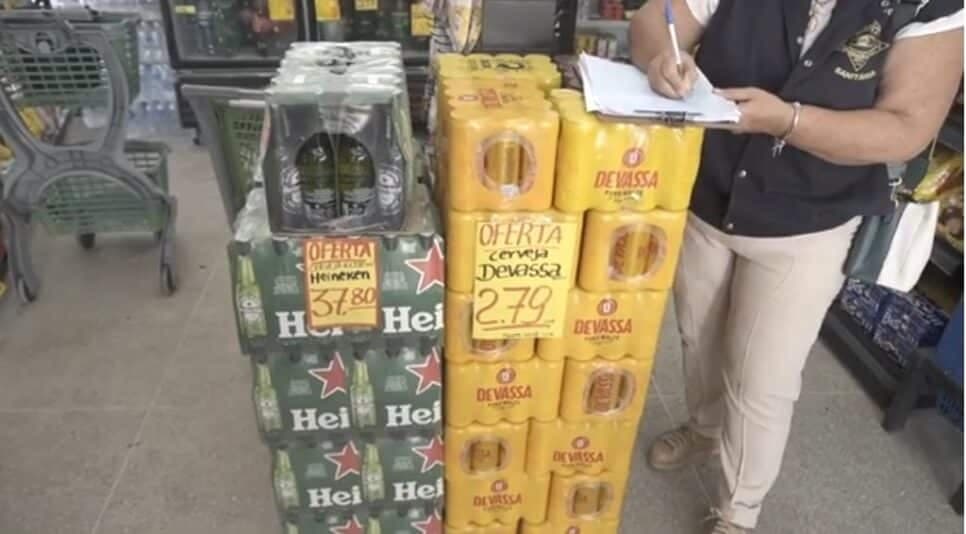 Cerveja no chão (Foto Reprodução/Youtube)