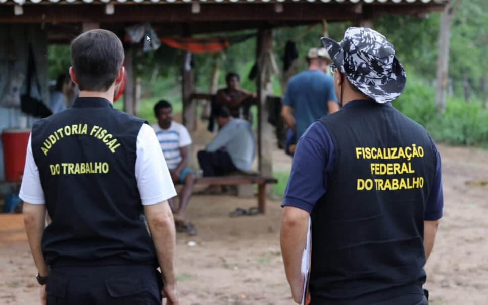 Agentes de inspeção do Ministério do Trabalho (Foto Reprodução/