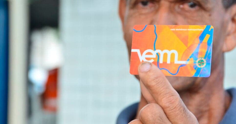 Facão à solta: Cartão VEM dos idosos está sendo bloqueado no Recife, PE, por 1 atitude em ônibus e metrôs