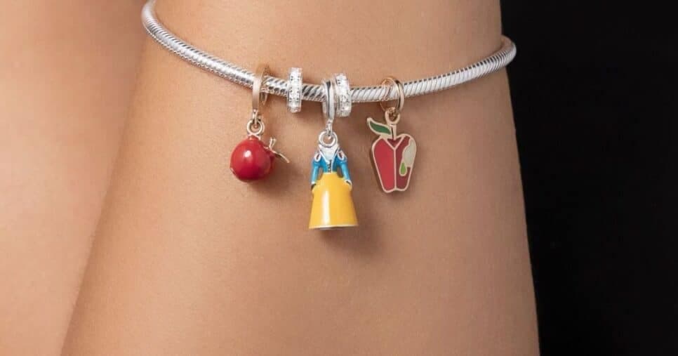 Branca de Neve e Rainha Má se destacam em coleção de joias exclusivas, em parceria com a Disney