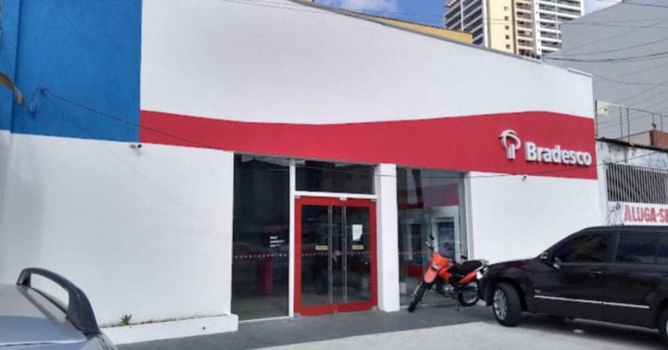 Fachada de agência do Bradesco (Foto: Reprodução/Google)