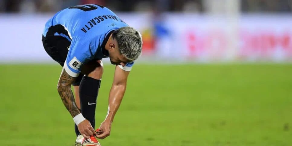 Arrascaeta sentiu a lesão defendendo o Uruguai (Reprodução: Dante Fernandez)