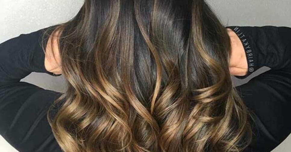 Cabelo escuro com mechas claras (Foto: Divulgação)