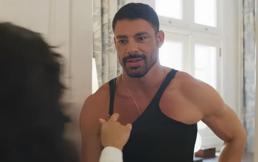 Bella Campos e Cauã Reymond no remake de Vale Tudo: personagens transam na estreia (Foto: Reprodução / Globo)