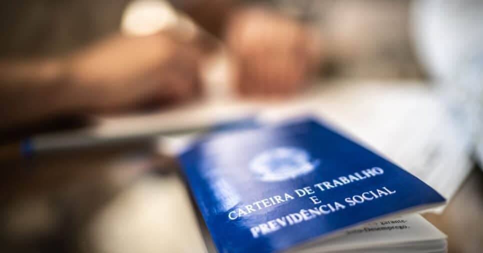 Tchau FGTS, férias e +2 direitos: Lei trabalhista crava 14 proibições a CLTs em 2025