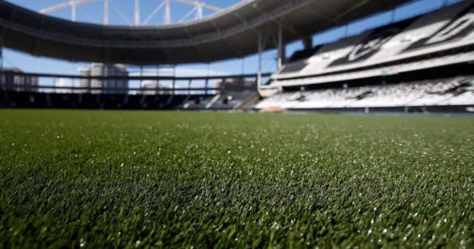 Grama sintética do estádio Nilton Santos - (Foto: Internet) Grama sintética do estádio Nilton Santos - (Foto: Internet)