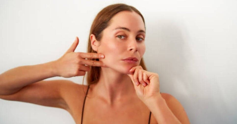Resultado imediato e sem gastos: Harmonização facial caseira deixa a pele como porcelana em 10 minutos