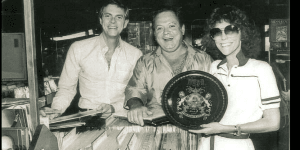 Hélcio Serrano, entre os Carpenters , na Hi-Fi Iguatemi nos anos 80 (Foto Reprodução/Facebok)