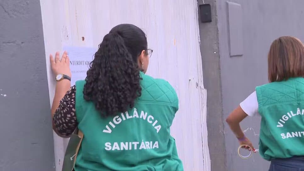 Vigilância sanitária de Ribeirão das Neves interdita lar de idosos — Foto: Reprodução/TV Globo

