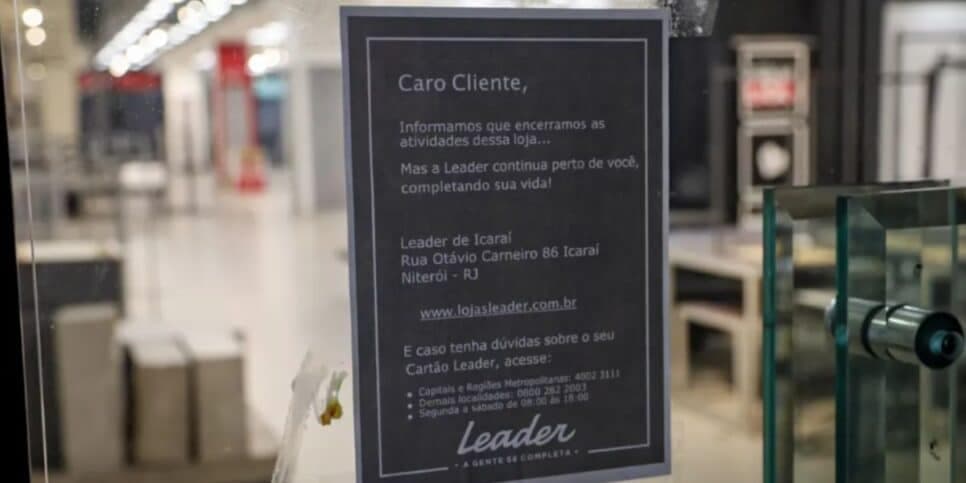 Comunicado do fechamento de uma unidade da Leader (Reprodução: Péricles Cutrim)