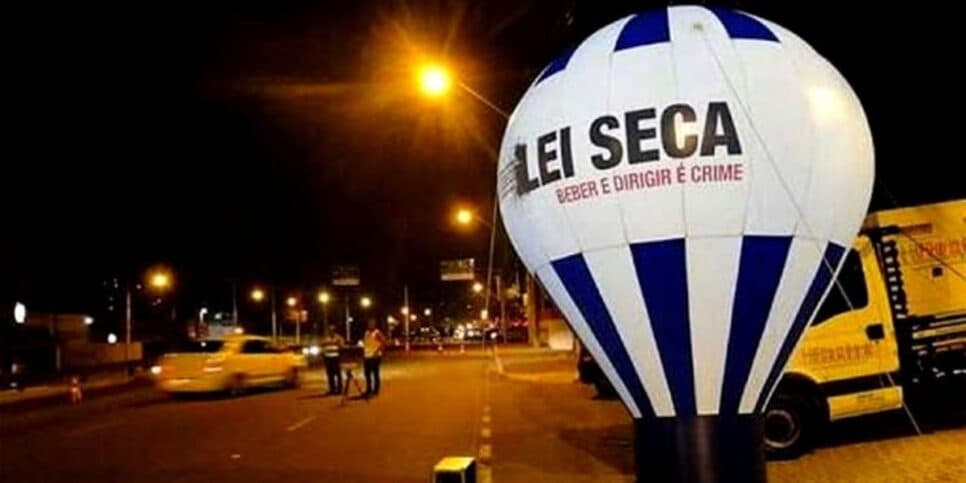 Lei Seca proíbe o consumo de qualquer quantidade de álcool (Reprodução: Internet)