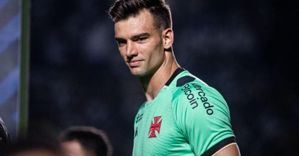 Pedrinho quer renovar com Léo Jardim (Foto: Reprodução/ Internet) Vasco