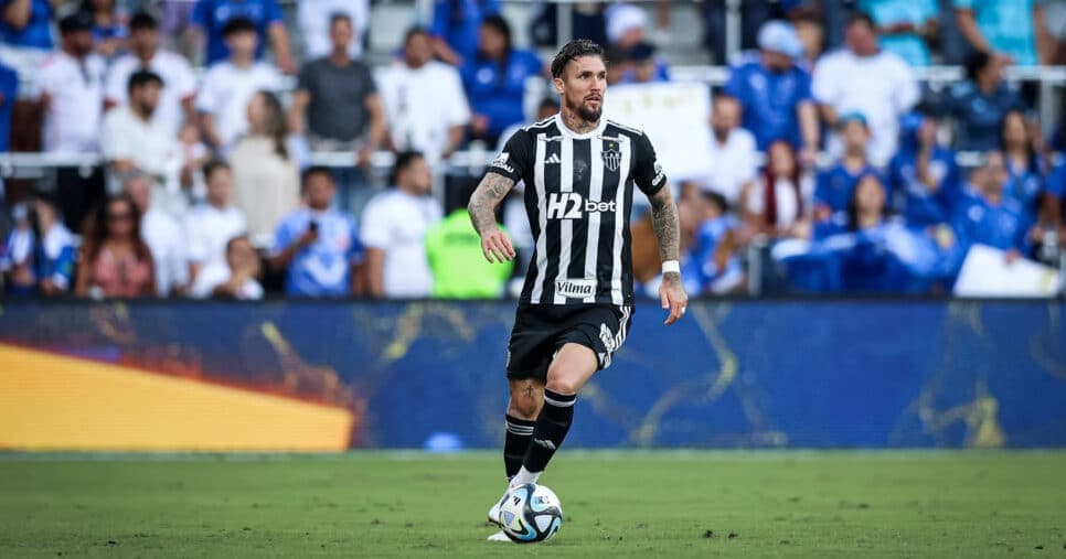 Atlético-MG fecha com dupla para Lyanco (Foto: Pedro Souza)