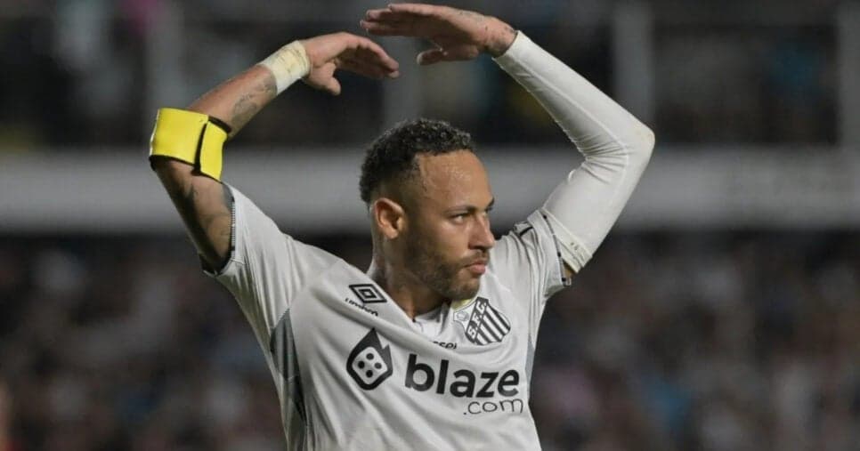 Quentinha de Neymar com gigante do Brasileirão chega no Santos (Foto: Nelson Almeida/AFP)