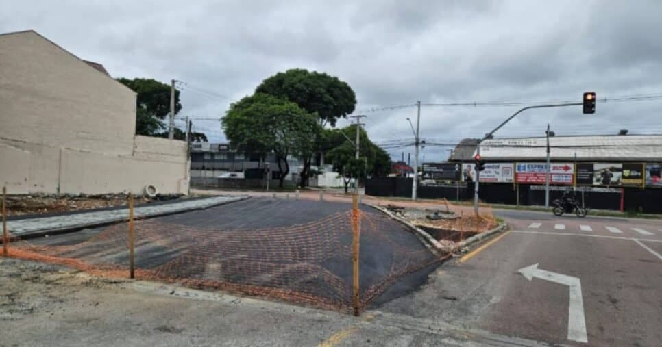 Obra no cruzamento da Konrad Adenauer e Dante Angelote vai proporcionar maior fluidez no trânsito. Foto: Eduardo Luiz Klisiewicz
Leia mais em https://www.tribunapr.com.br/noticias/curitiba-regiao/obras-em-cruzamento-perto-de-shopping-serao-finalizadas-apos-5-anos/
Copyright © 2025, Tribuna do Paraná Obra no cruzamento da Konrad Adenauer e Dante Angelote vai proporcionar maior fluidez no trânsito. Foto: Eduardo Luiz Klisiewicz
Leia mais em https://www.tribunapr.com.br/noticias/curitiba-regiao/obras-em-cruzamento-perto-de-shopping-serao-finalizadas-apos-5-anos/
Copyright © 2025, Tribuna do Paraná