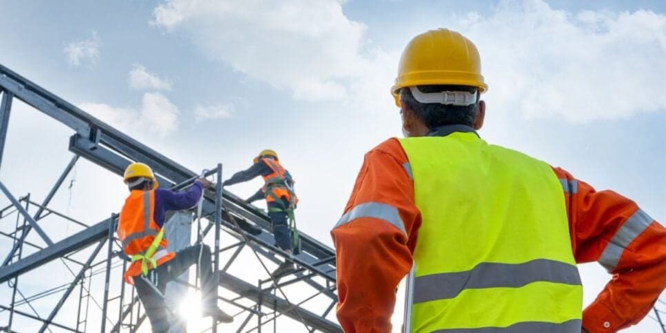 Trabalhadores em obras seriam um dos afetados (Reprodução: Canva)
