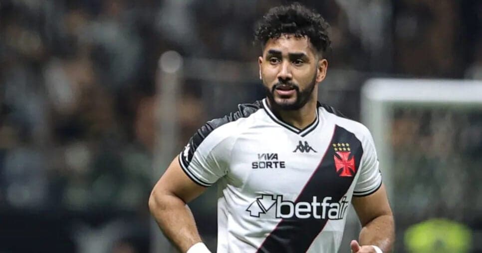 Payet atuando com a camisa do Vasco (Foto: Gilson Lobo/AGIF)