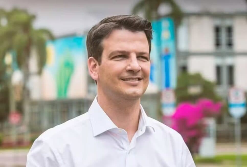 Eduardo Pimentel está ciente de uma nova lei de trânsito em Curitiba (Foto: Reprodução/ Internet) Eduardo Pimentel está ciente de uma nova lei de trânsito em Curitiba (Foto: Reprodução/ Internet)