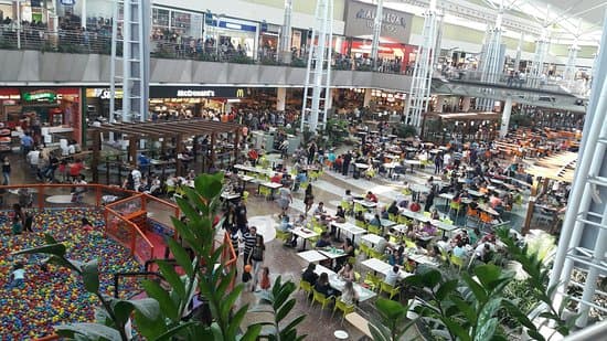 Praça de alimentação do Shopping Dom Pedro (Foto Reprodução/TripAdvisor)