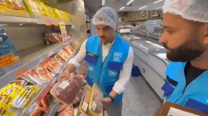 Açougue de supermercado interditado no RJ (Foto: Reprodução / Procon Carioca)