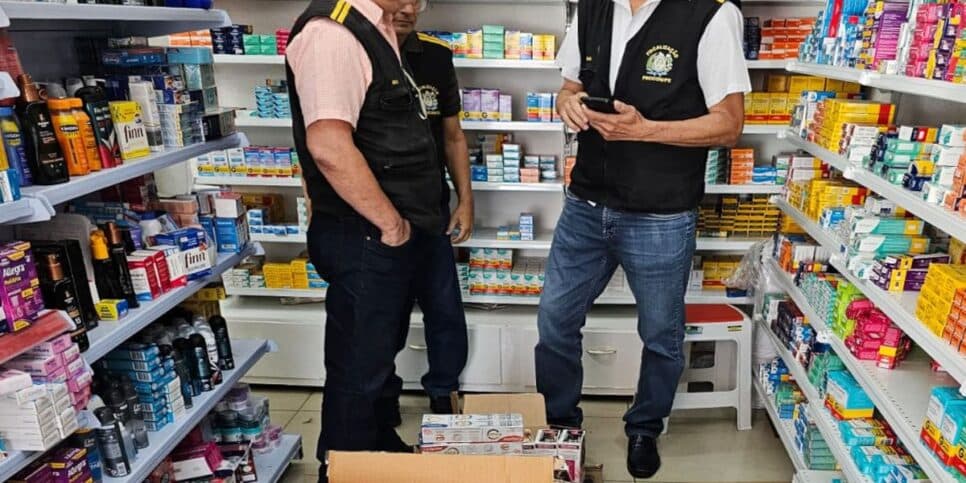 Procon de Pernambuco fiscalizando as farmácias (Reprodução: Procon-PE)
