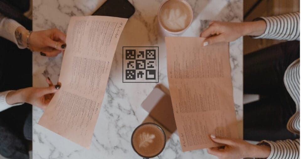 Além do QR Code, bares e restaurantes do RJ são obrigados a fornecer um cardápio impresso aos clientes (Foto Reprodução/Montagem/Lennita/Tv Foco/Canva)