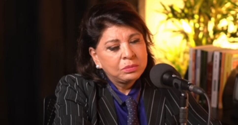 Sertaneja se entristece ao relembrar passado triste nas mãos de rapaz (Foto: Reprodução/ YouTube/ Canal André Piunti)