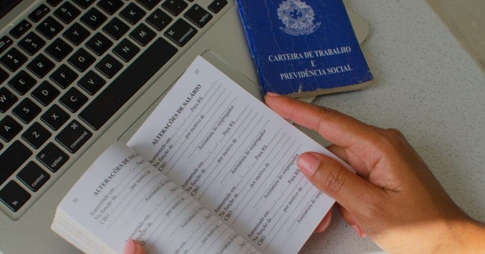 Nova lei trabalhista traz salário mínimo de R$1.712 à lista de CLTs na Era Lula em 2025