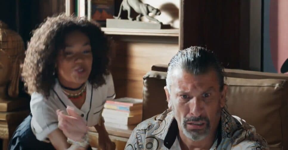 Tati e Osmar invadem conta de Violeta e isso vai gerar quebra-pau entre elas (Foto: Reprodução/ TV Globo)
