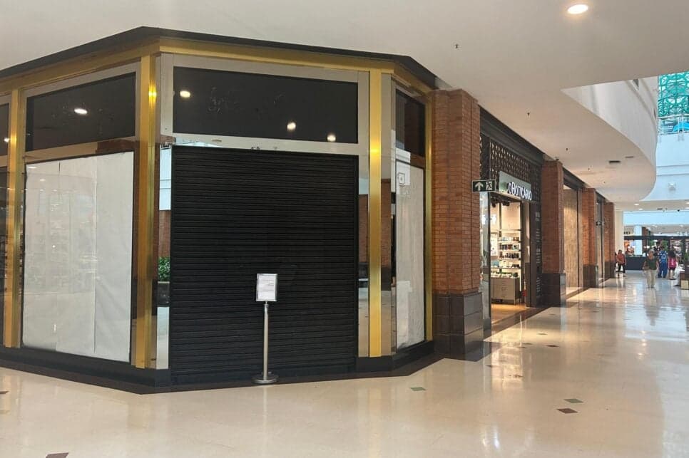 A loja da Kopenhagen no Praia de Belas Shopping, em Porto Alegre, fechou as portas (Foto: Reprodução/ Internet) A loja da Kopenhagen no Praia de Belas Shopping, em Porto Alegre, fechou as portas (Foto: Reprodução/ Internet)