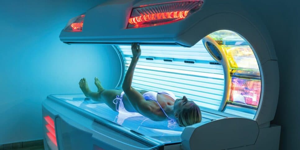 Ilustração bronzeamento artificial (Foto: Canva)