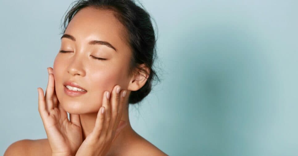 Como fazer creme facial caseiro com iogurte para deixar a pele radiante em 5 minutos