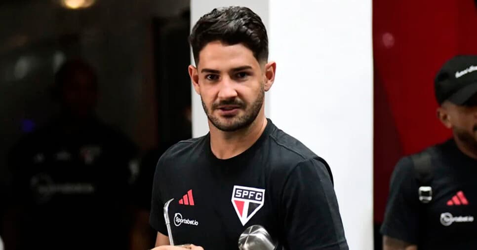 Vingança contra o São Paulo: Pato bate martelo sobre retorno TRIUNFAL ao futebol em 2025