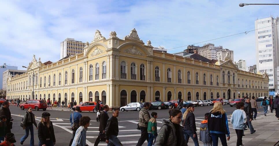 Fim de serviço crucial no Mercado Público confirmado em Porto Alegre, RS, em 2025, na era Eduardo Leite