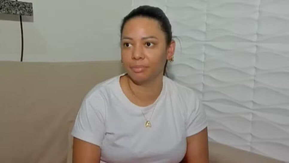 Adrielly Silva ficou sete dias na UTI e precisou de hemodiálise após alisar o cabelo — Foto: TV Verdes Mares
Adrielly Silva ficou sete dias na UTI e precisou de hemodiálise após alisar o cabelo — Foto: TV Verdes Mares