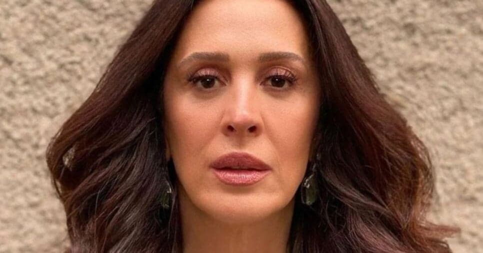 Claudia Raia, aos 58, emite comunicado sobre gravidez e assume: "Inconsequente"