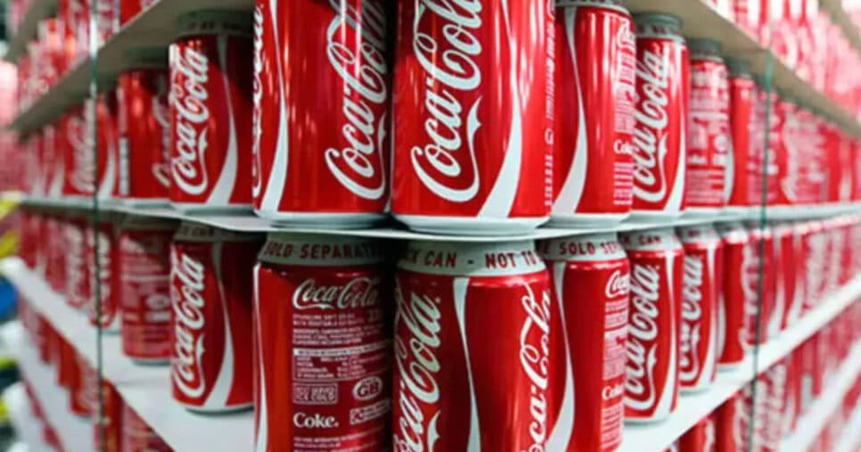 R$423M: Coca-Cola desce o facão e decide encerrar produção de bebida popular após 9 anos