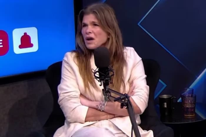 Cristiana Oliveira na entrevista ao canal Se Lig, no YouTube — Foto: reprodução/ youtube
