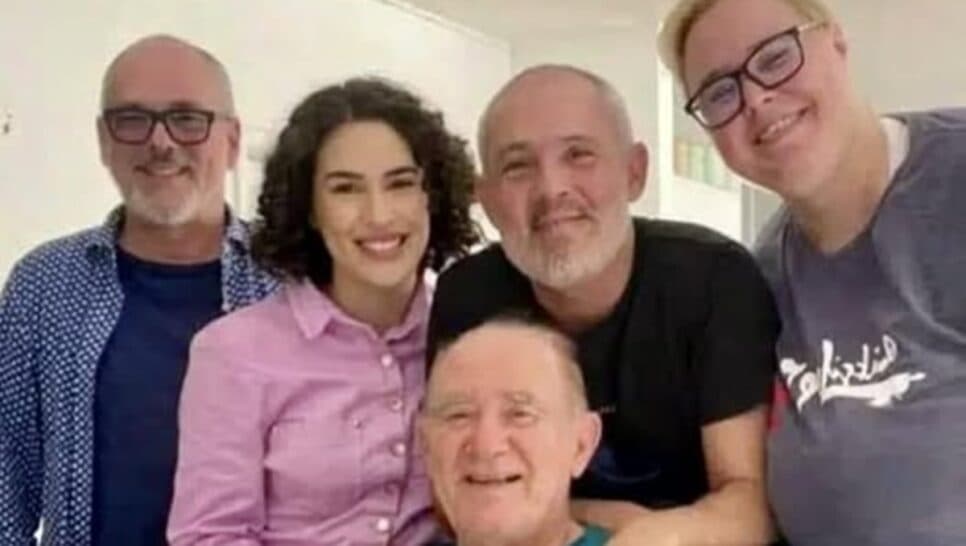 O comediante ao lado dos herdeiros (Foto: Reprodução/ Instagram)
