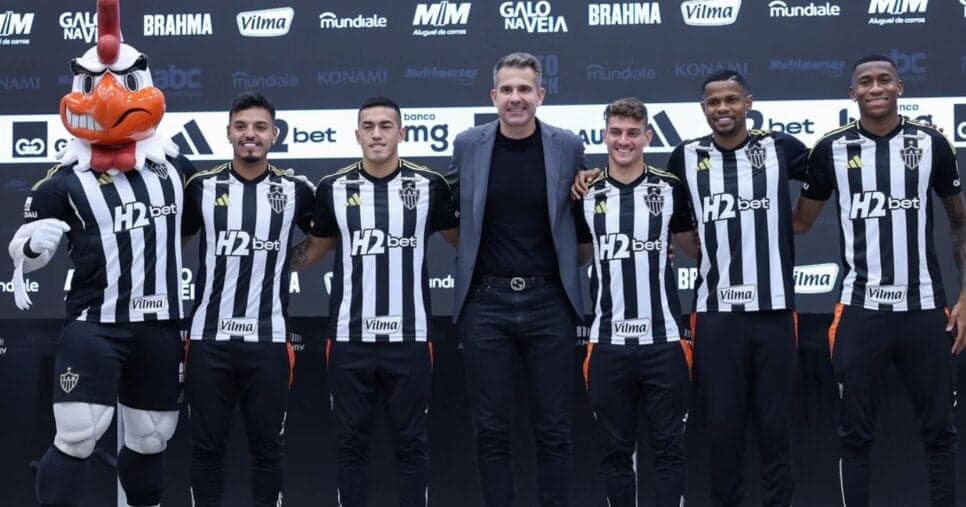Gabriel Menino, Cuello, Victor Bagy, Natanael, Júnior Santos e Patrick, do Atlético Foto: Flávio Tavares/ O TEMPO