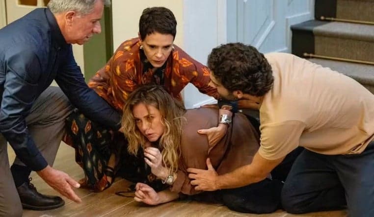 Heleninha (Paolla Oliveira) bêbada em Vale Tudo (Foto: Reprodução / Globo)

