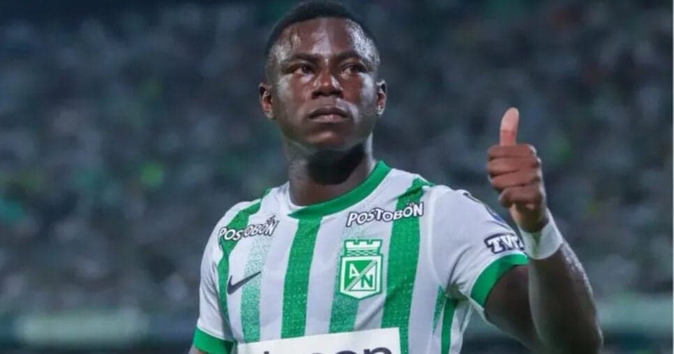 Marino Hinestroza com a camisa do Atlético Nacional. Foto/Reprodução: vizzor image