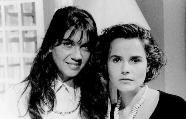 Laís (Cristina Prochaska) e Marília (Bia Seidl) em “Vale Tudo” (Foto: Reprodução / Globoplay)
