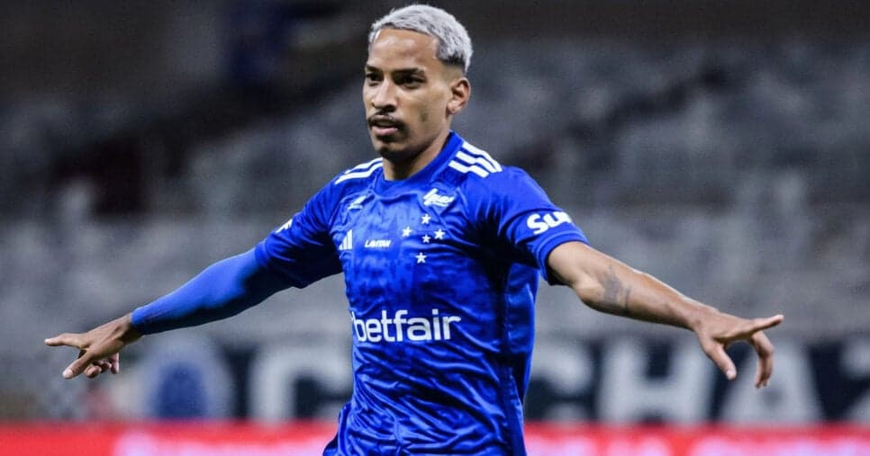 Cruzeiro dá rasteira no Atlético-MG com dupla a Matheus Pereira
