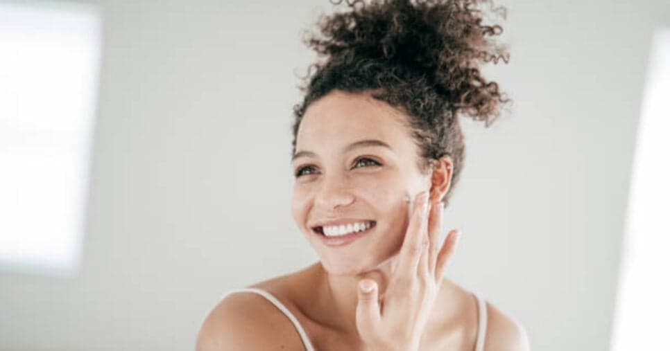 Fim das manchas: Misturinha caseira com único ingrediente rejuvenesce 30 anos