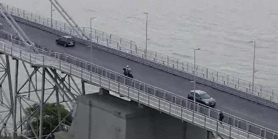 Não pode circular motos pela ponte (Reprodução: Internet)