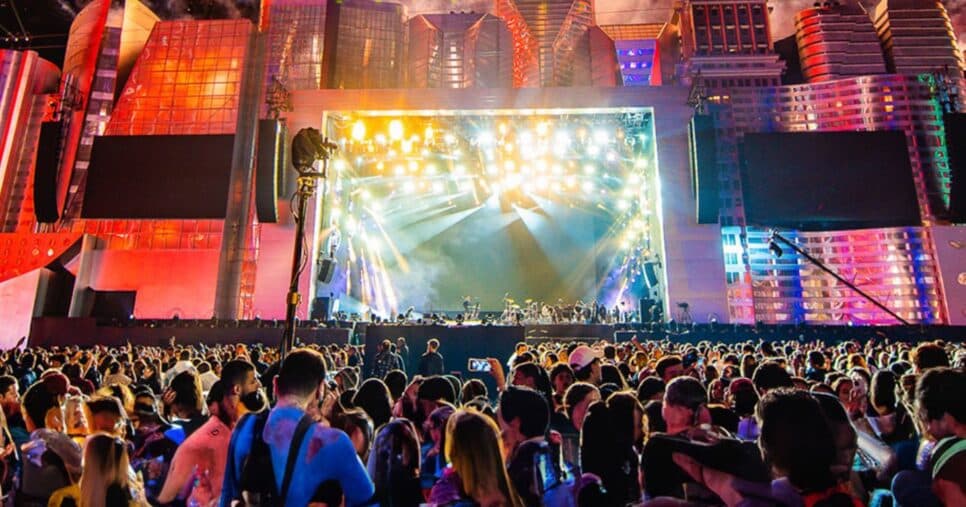 The Town tem Backstreet Boys e J Balvin no Skyline