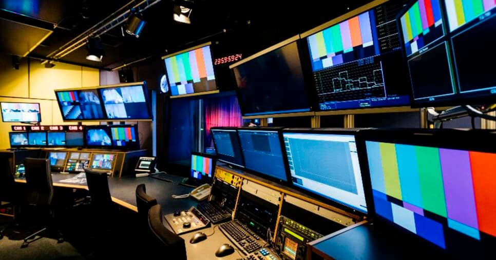 Em greve, emissora de TV sai do ar e suplica: “precisamos de ajuda”