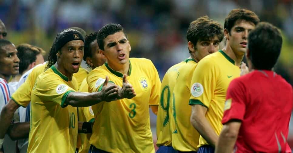 Encaminhado às pressas: Ex-jogador da seleção tem 18% do corpo queimado em acidente