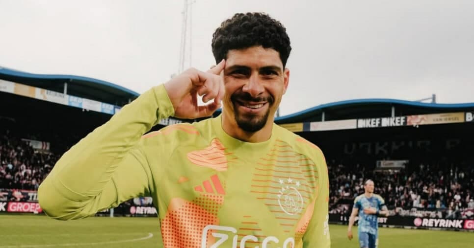 O famoso goleiro vem sendo observado por clubes de futebol brasileiras (Foto: Club Ajax/Facebook) O famoso goleiro vem sendo observado por clubes de futebol brasileiras (Foto: Club Ajax/Facebook)